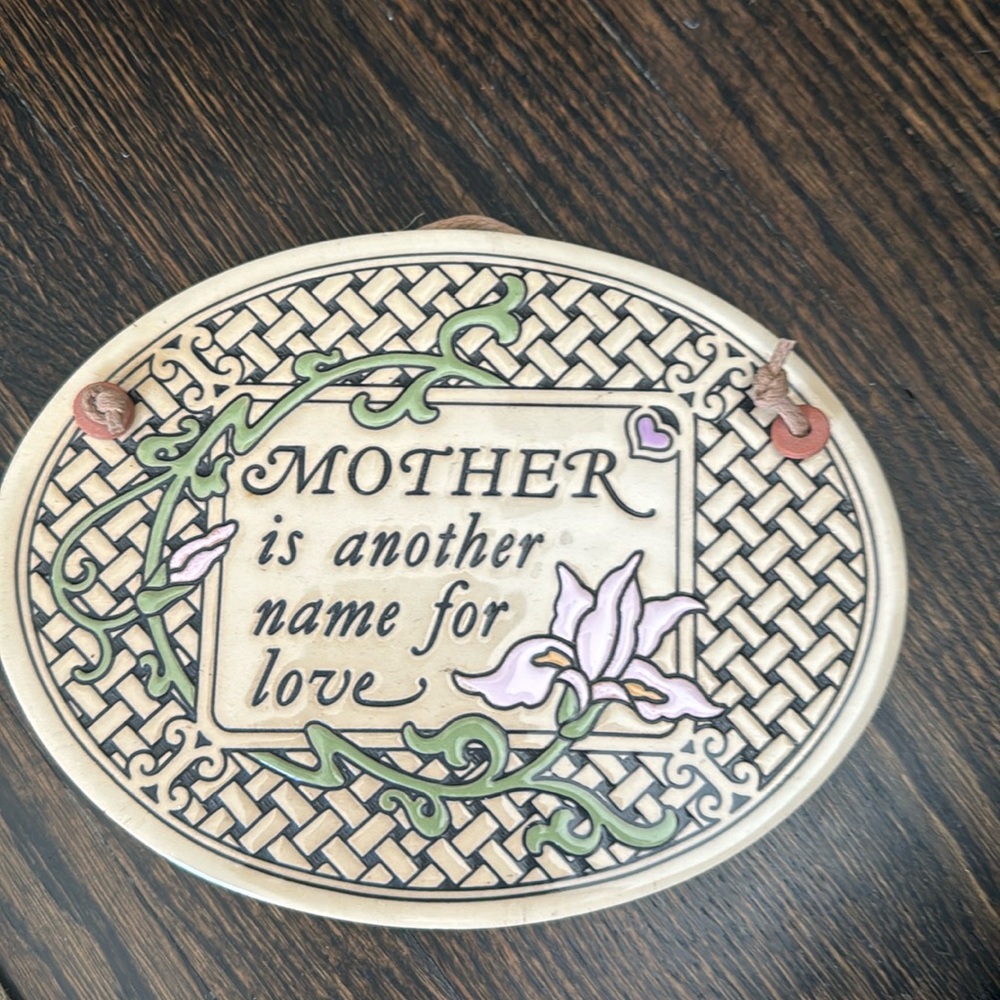 Trinity Pottery USA Mothers Love Plaque